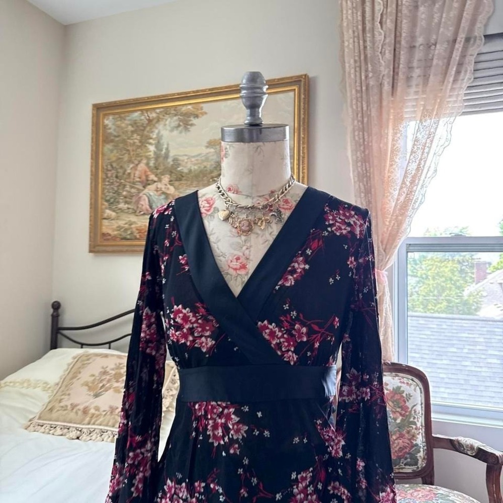 floral fairy top  Y2K black floral top new york and company size small - Picture 3 of 6